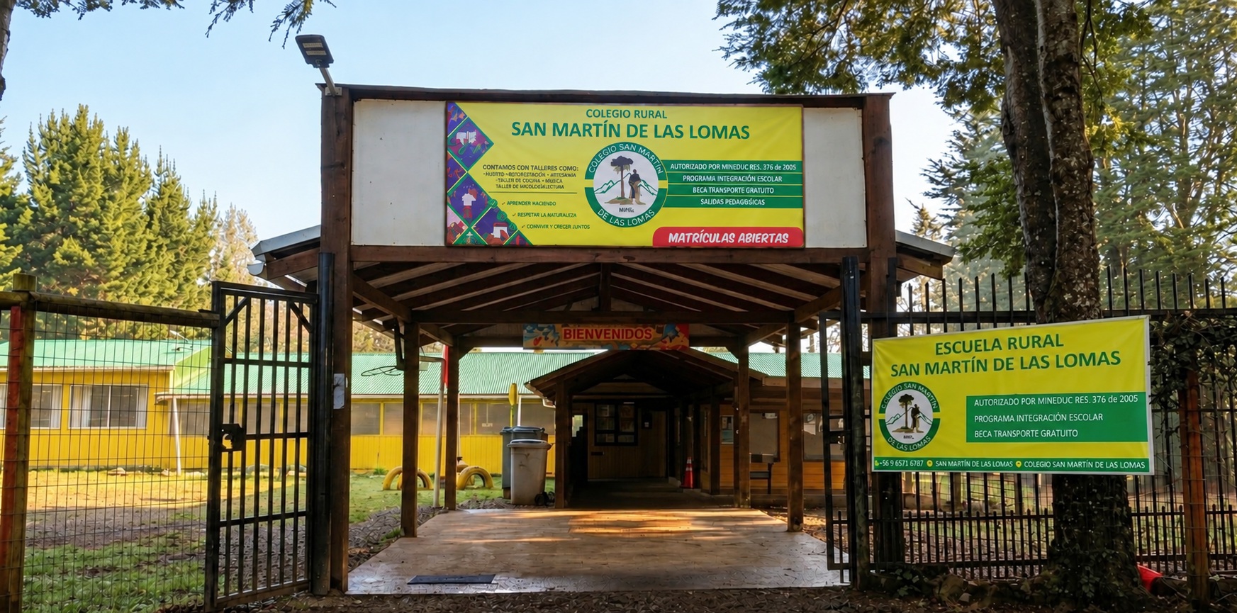 Entrada principal del Colegio San Martín de las Lomas en Máfil