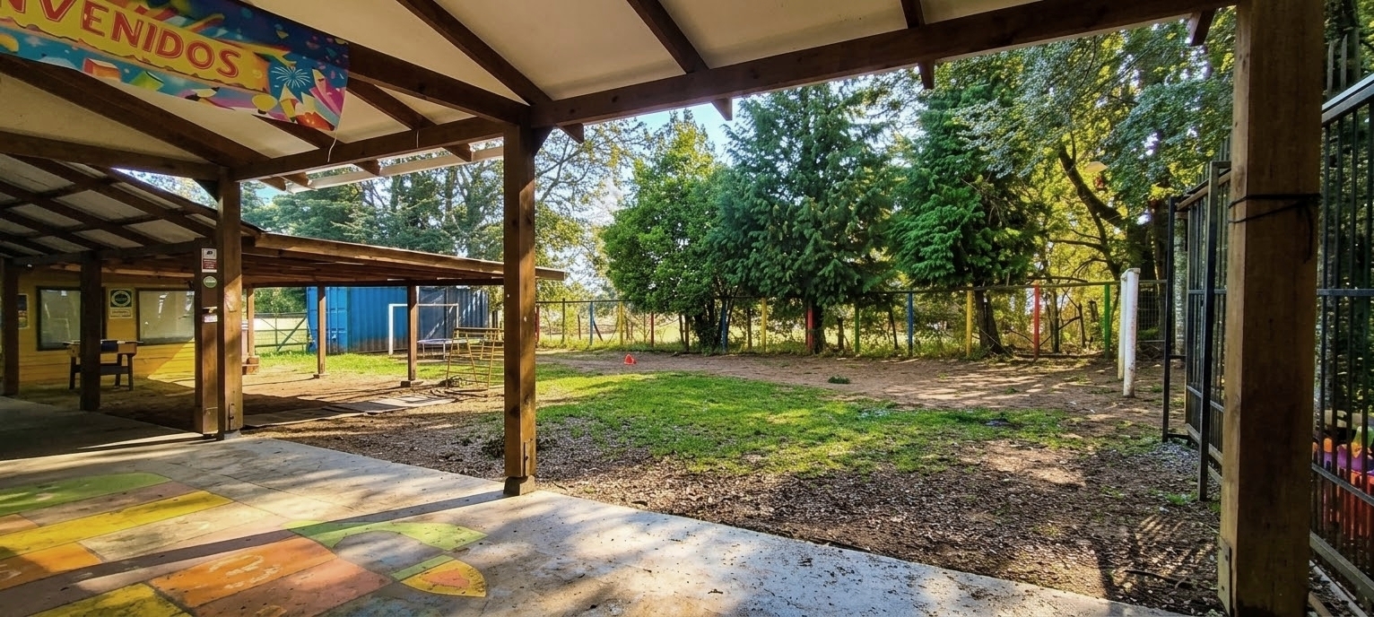 Patio techado del colegio
