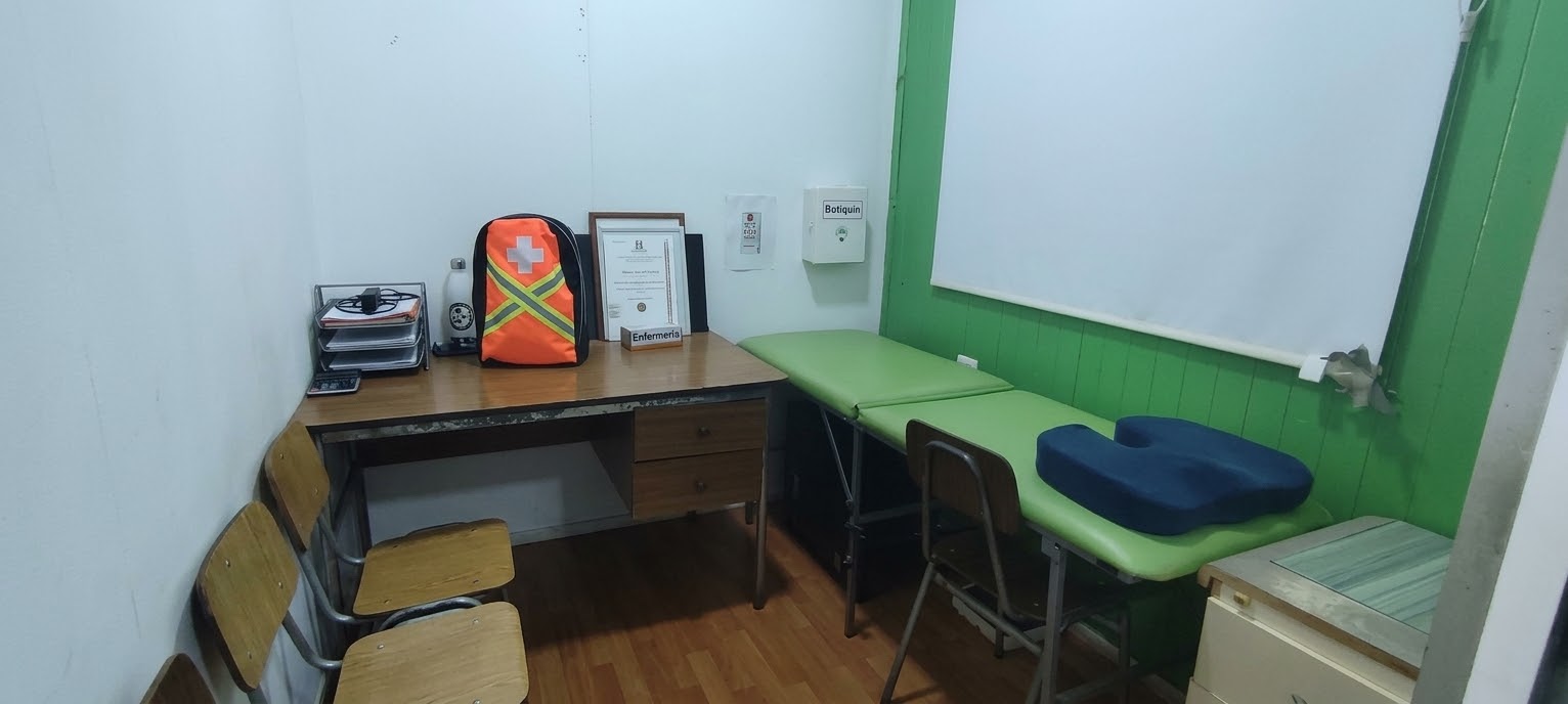 Sala de enfermería equipada